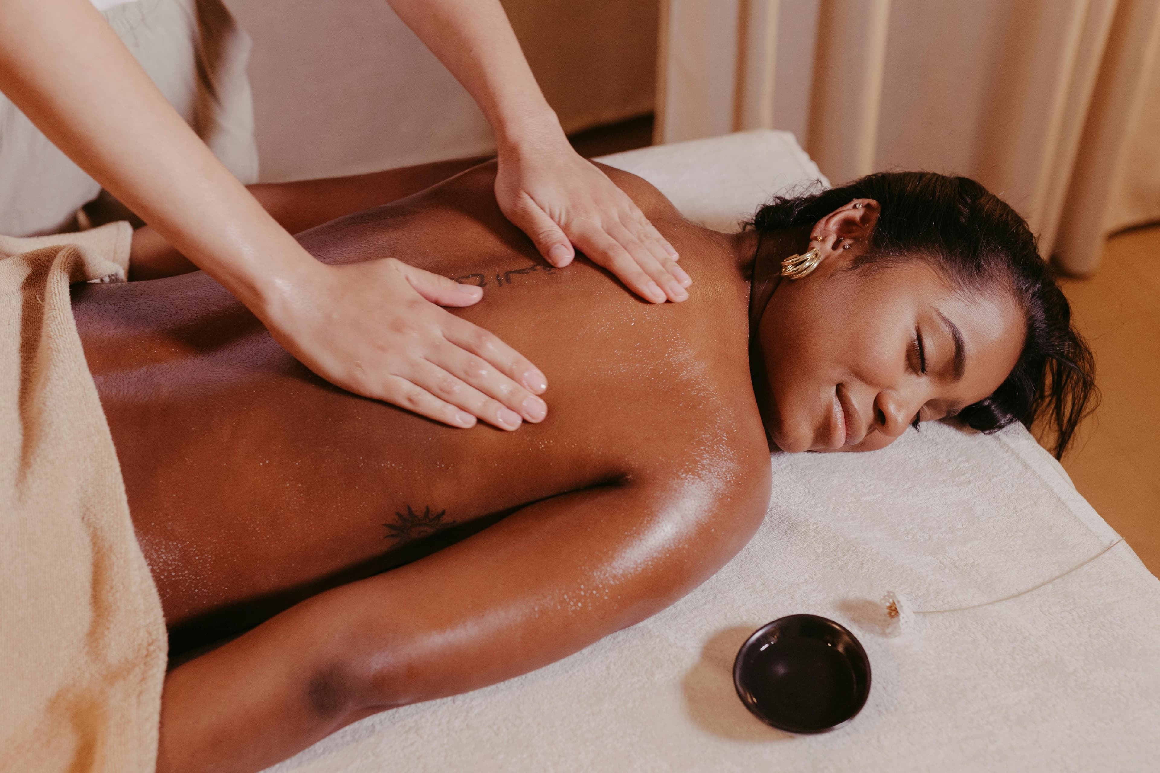 Specifically tailored for athletes and active individuals, this dynamic massage enhances muscle recovery, improves flexibility, and prevents potential injuries. We use targeted techniques to optimize muscle performance and support your training and recovery goals.
